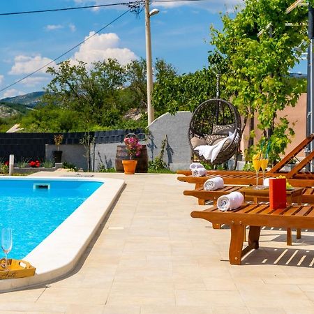 Villa Terra With Heated Pool Marina Exterior photo